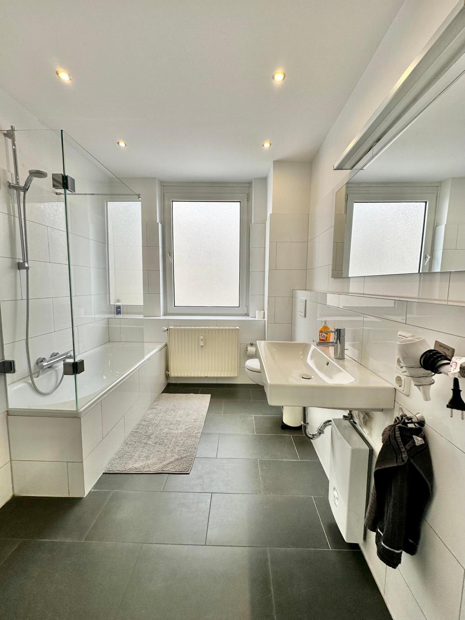 Geraeumiges City-Apartment Mit 2 Badezimmer Und Parkplaetzen D46-Og Oldenburg Exterior photo